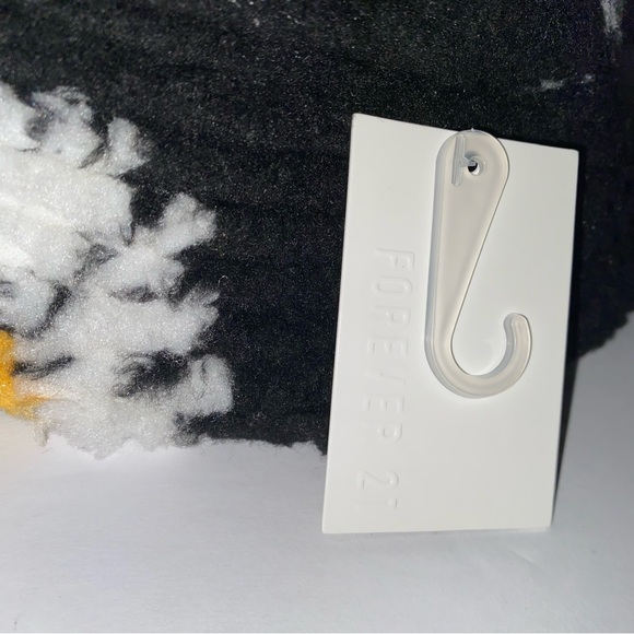 Forever 21 Daisy Bucket Hat - Picture 4 of 5